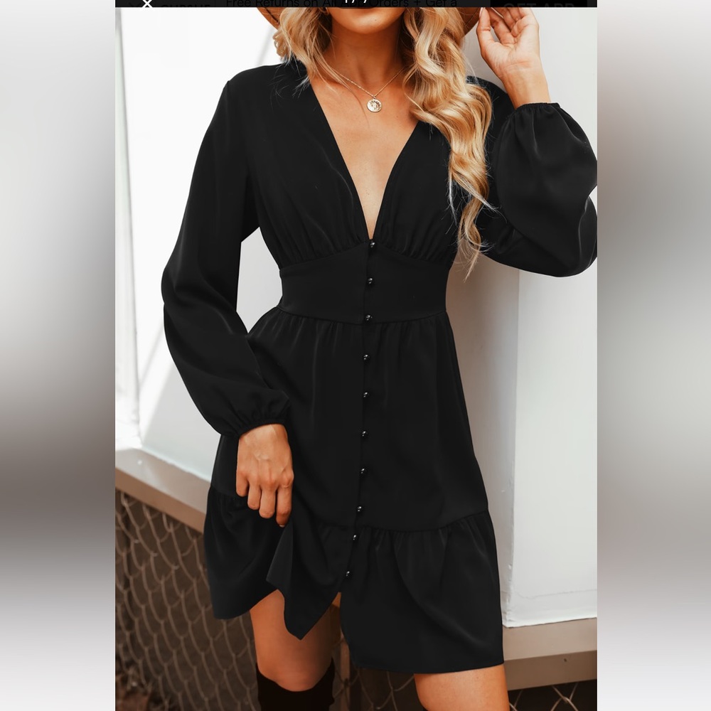 💃🏻24hr DRESS SALE!💃🏻 Never worn Eyes On Me Plunge Button-Loop Mini Dress